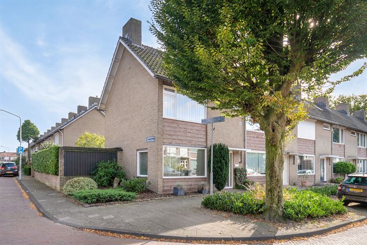 Bekijk foto 1 van Dr. H. Mollerstraat 32