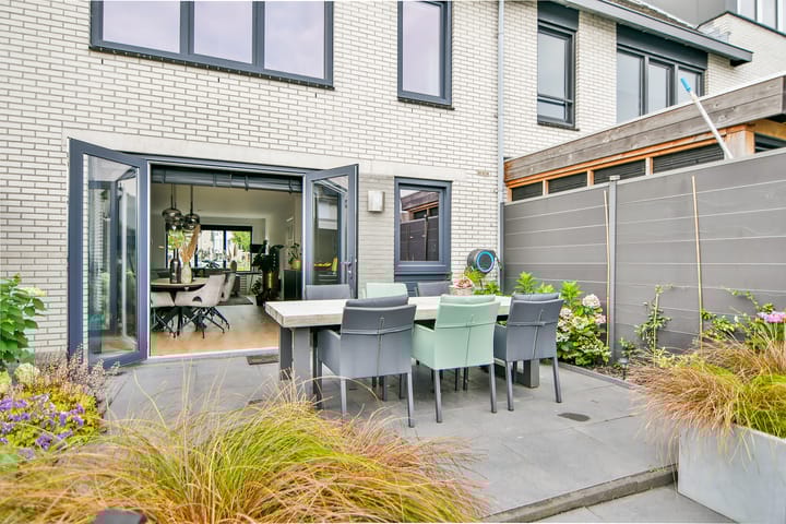 Foto 21 van Reina Prinsen Geerligsdreef 61