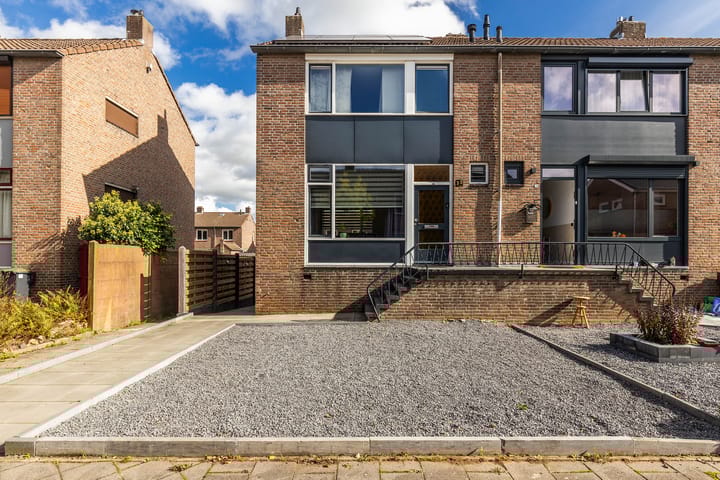 Foto 8 van Woeringenstraat 35