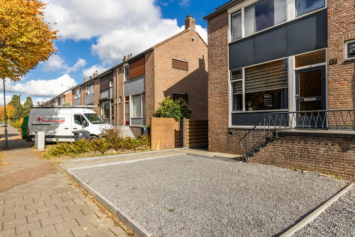 Bekijk foto 9 van Woeringenstraat 35