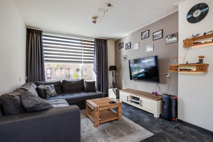 Foto 12 van Woeringenstraat 35