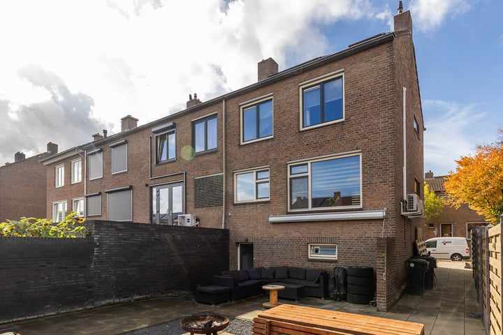 Bekijk foto 27 van Woeringenstraat 35