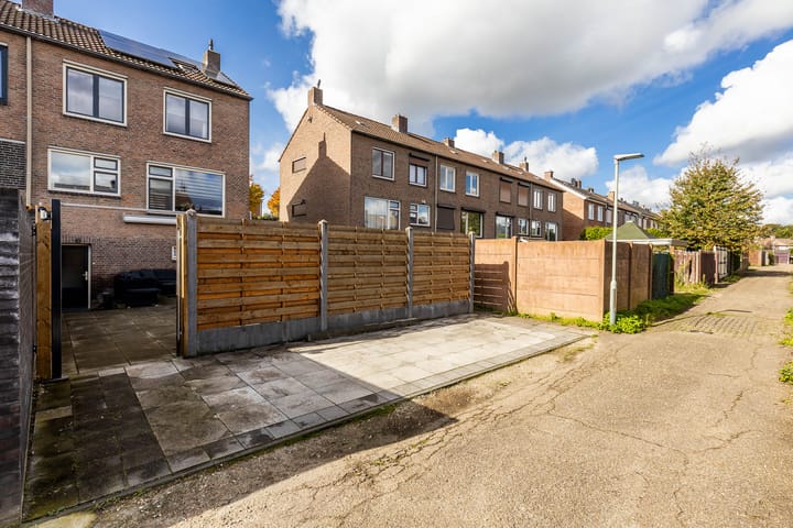 Foto 30 van Woeringenstraat 35