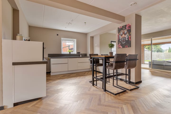 Photo 8 of Burg v Roijenstr Oost 234-A