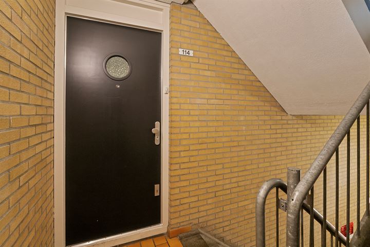 View photo 8 of Crooswijksestraat 114