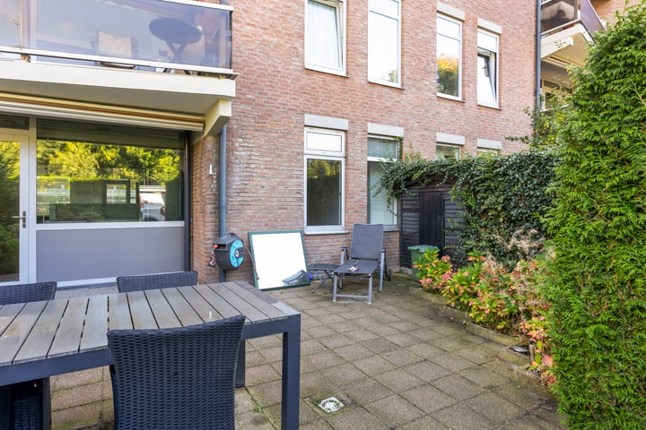 View photo 2 of Mr. van Coothstraat 2-B