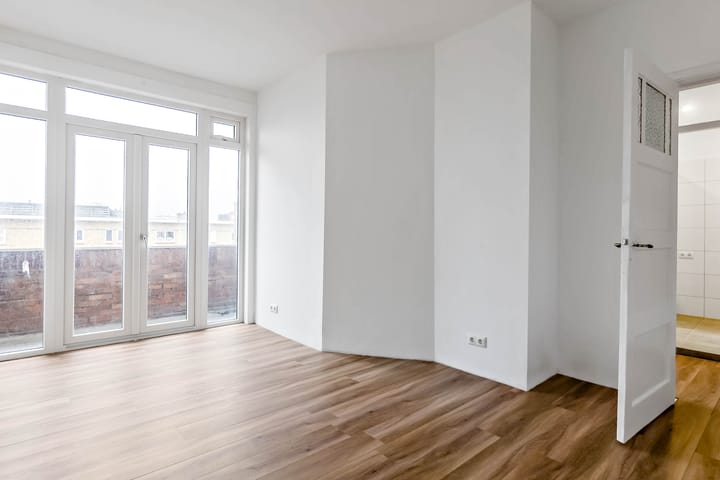 Foto 11 van Zeeruststraat 242