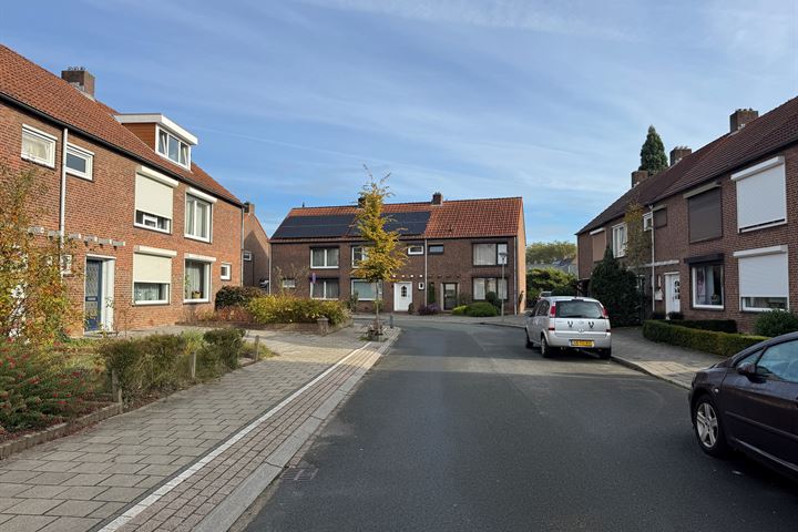 Bekijk foto 33 van Pater Petersstraat 31