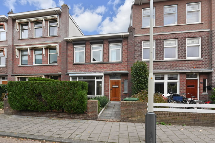 Bekijk foto 1 van Van der Woertstraat 19