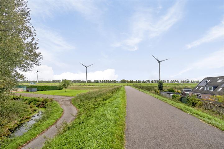 View photo 39 of Roosendaelweg 17