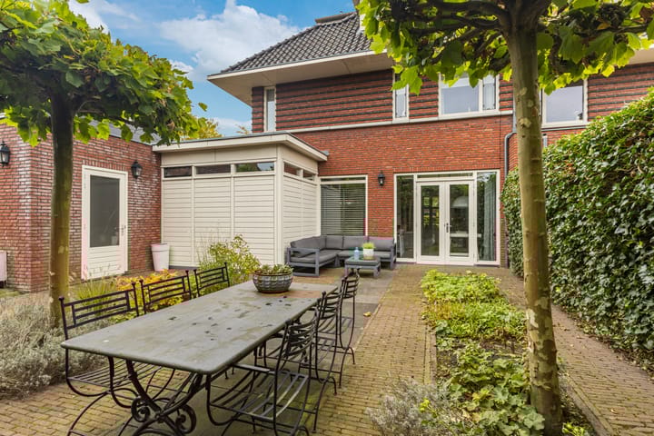 Foto 5 van Romanovhof 25