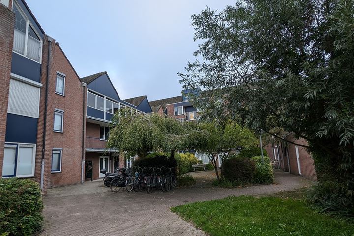 Bekijk foto 17 van Van Dishoeckstraat 14