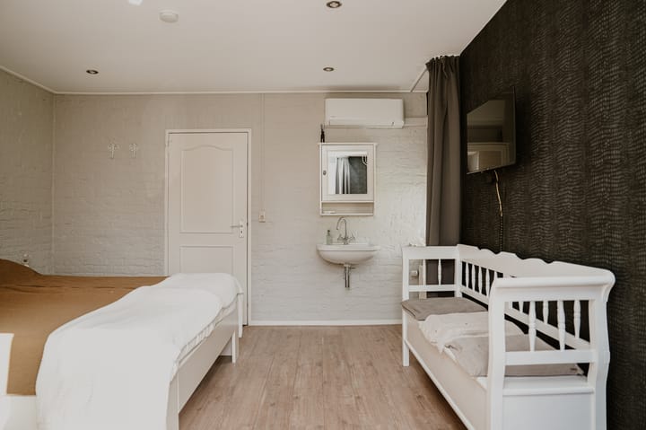 Photo 20 of Veerstraat 3