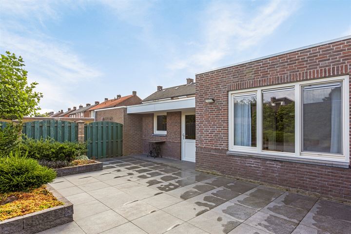 View photo 38 of Roosveldsingel 43