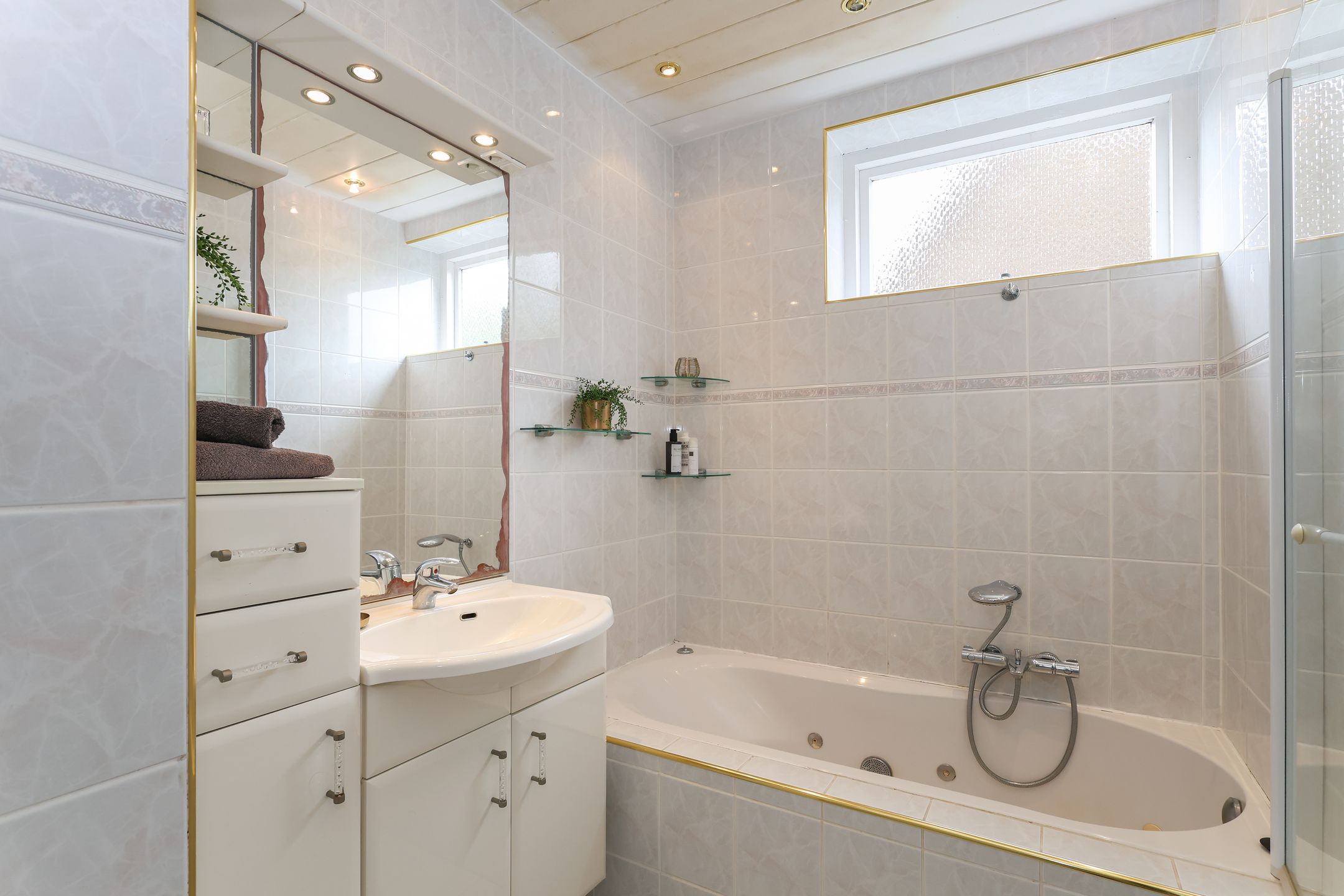 Photo 33 of Stationsweg 39