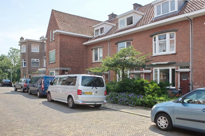 Bekijk foto 1 van Ernest Staasstraat 39