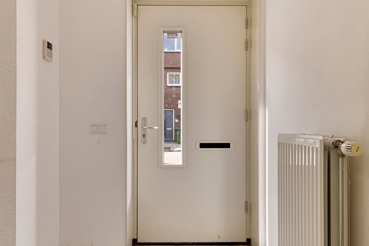 Bekijk foto 4 van Beugstraat 83