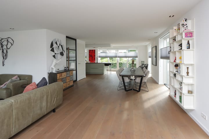 Foto 15 van Niels Bohrstraat 4