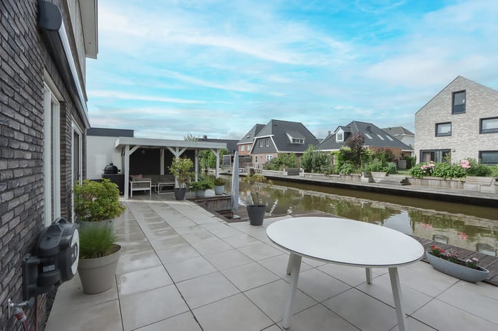 Foto 25 van Niels Bohrstraat 4