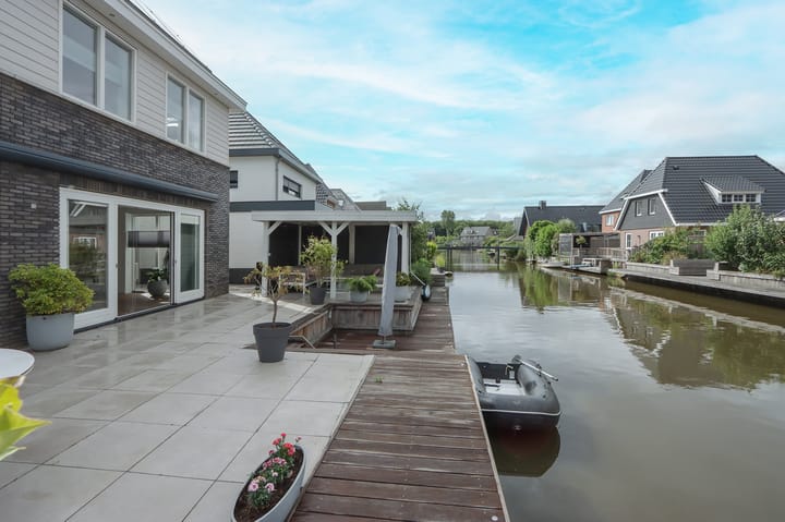 Foto 28 van Niels Bohrstraat 4