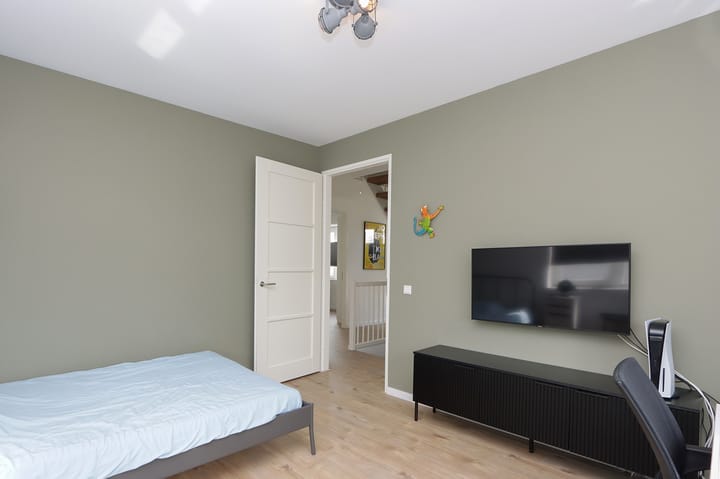 Foto 35 van Niels Bohrstraat 4