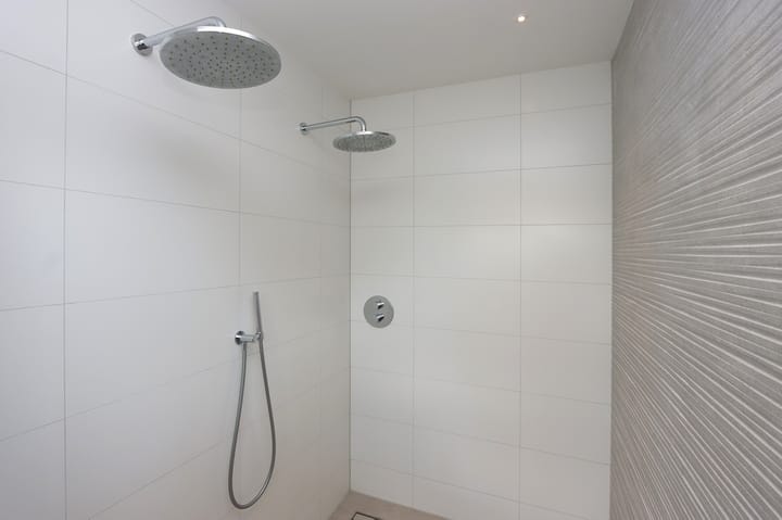 Foto 43 van Niels Bohrstraat 4