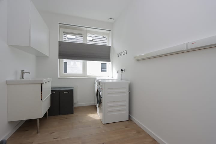 Foto 44 van Niels Bohrstraat 4