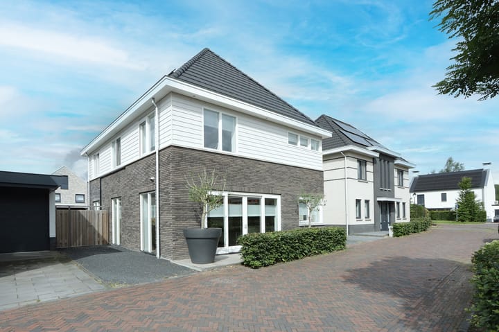 Foto 50 van Niels Bohrstraat 4