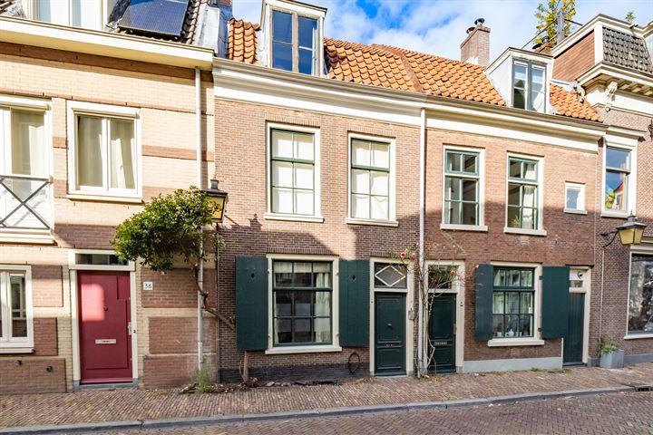 Bekijk foto 1 van Vrouwjuttenstraat 38