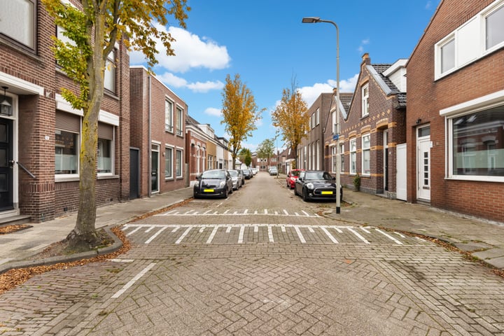 Bekijk foto 38 van Emmastraat 90