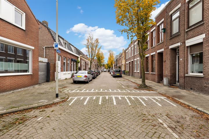 Bekijk foto 39 van Emmastraat 90