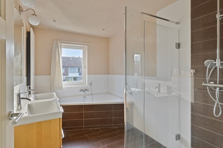 Foto 17 van Bruno Renardstraat 12