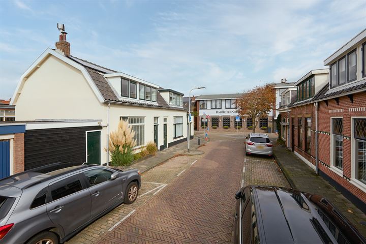 Bekijk foto 5 van Trompstraat 9