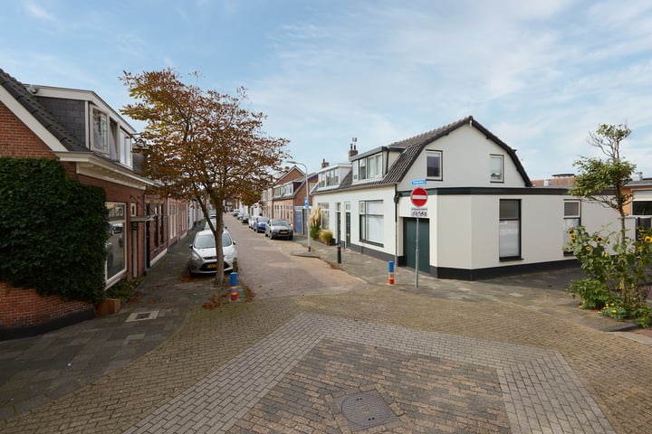 Bekijk foto 37 van Trompstraat 9