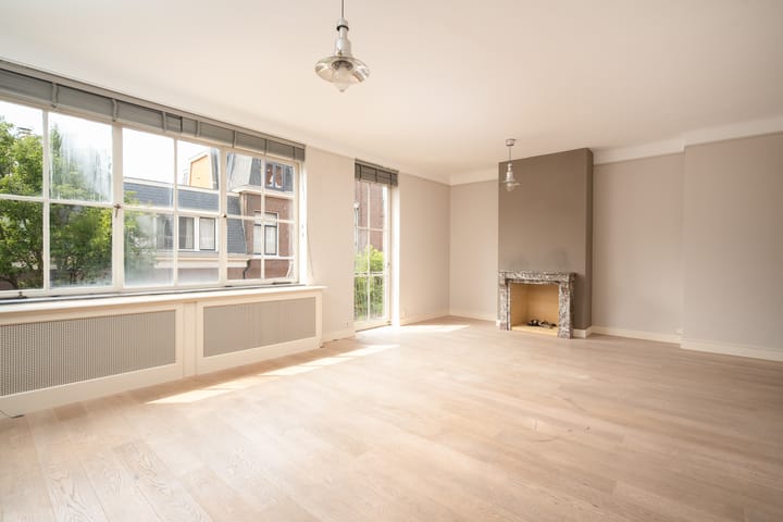 Photo 7 of Willemstraat 89-B