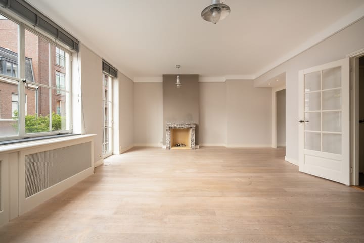 Photo 8 of Willemstraat 89-B