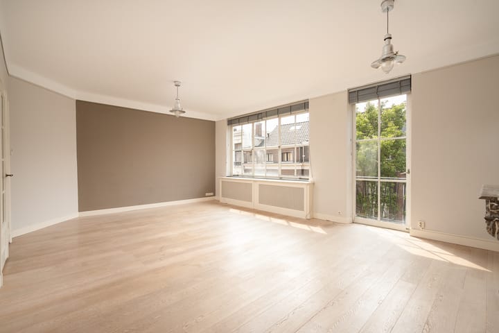 Photo 10 of Willemstraat 89-B