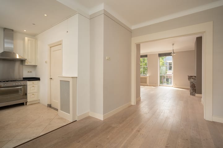 Photo 13 of Willemstraat 89-B