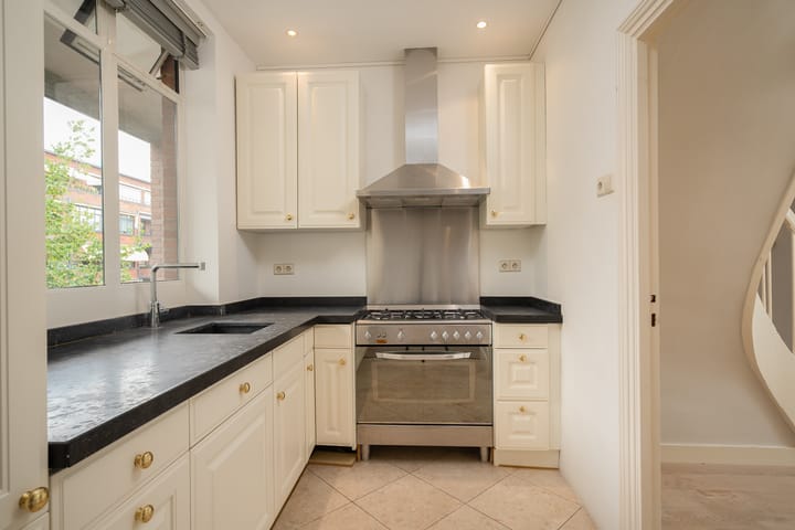 Photo 15 of Willemstraat 89-B