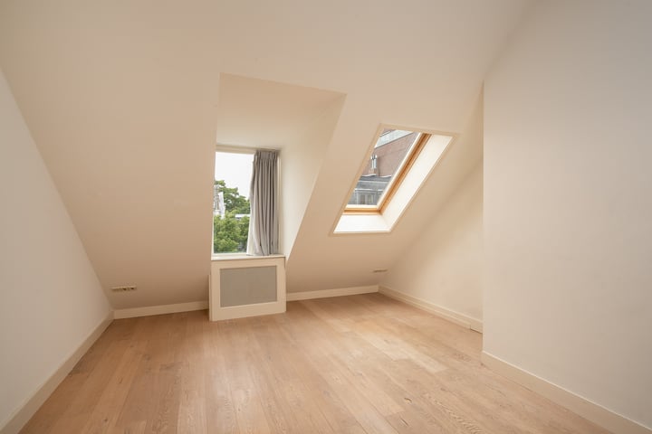 View photo 20 of Willemstraat 89-B