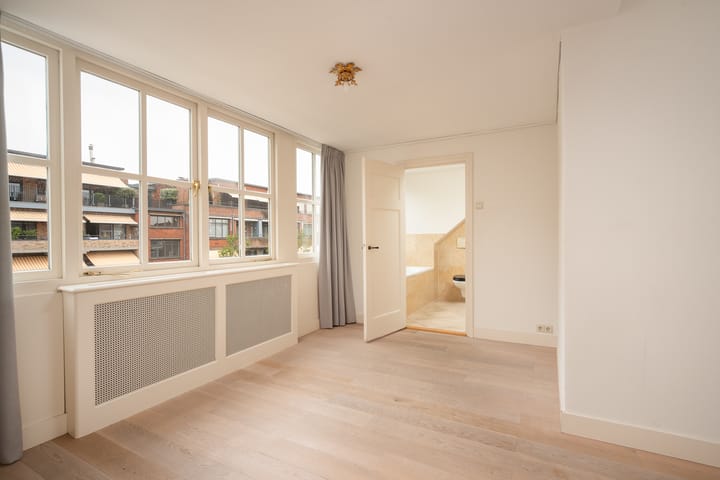 Photo 23 of Willemstraat 89-B