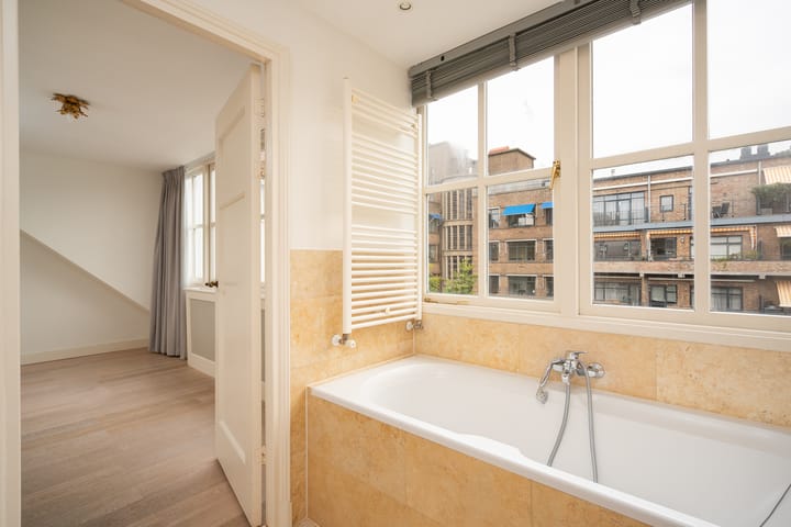 Photo 26 of Willemstraat 89-B