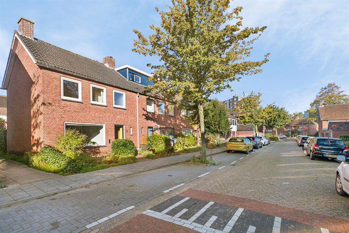 Bekijk foto 25 van Hobbemastraat 11