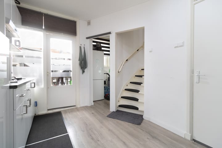 Photo 12 of Lange Singelstraat 105-C