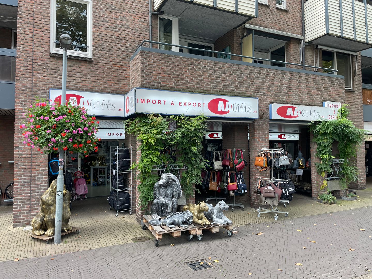 Die 2 Brüder Von Venlo Monseigneur Nolensplein Venlo Winkel Venlo | Zoek winkels te huur: Monseigneur Nolensplein 35-36 5911