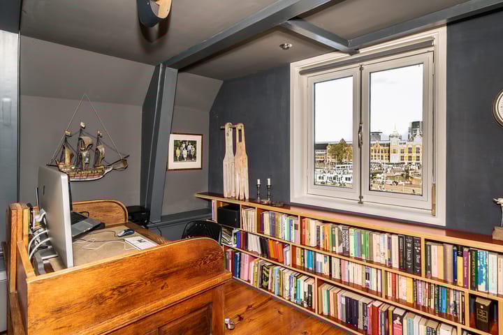 Foto 23 van Warmoesstraat 34-E