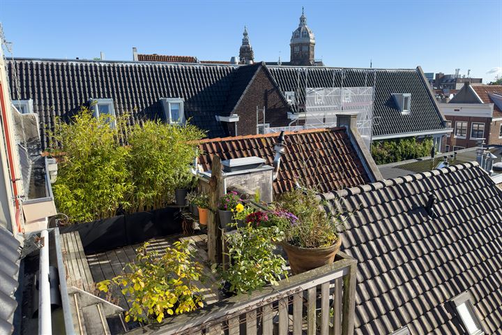 View photo 30 of Warmoesstraat 34-E