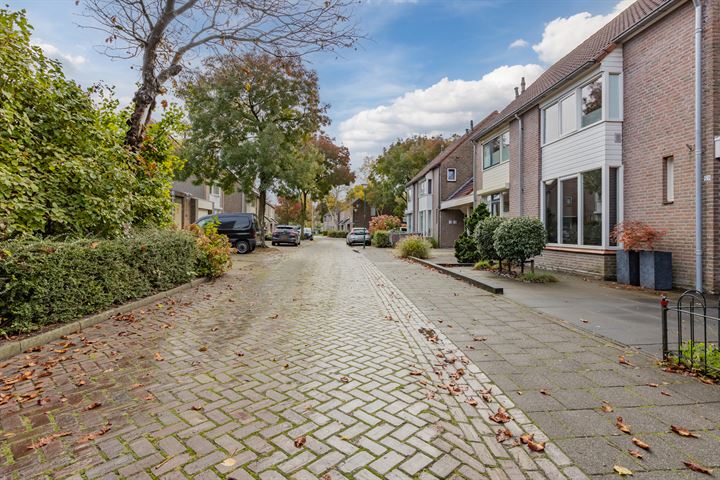 Bekijk foto 37 van van Petersheimstraat 20