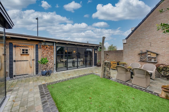 Foto 33 van Meidoorn 42