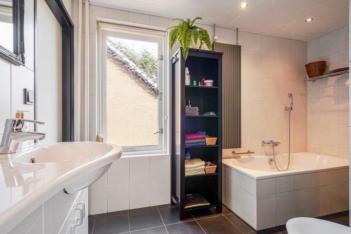 Foto 32 van Achtmorgenstraat 3